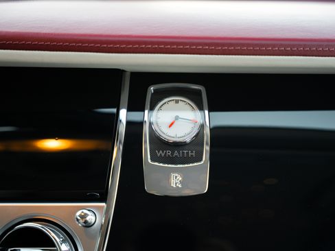Used 2017 Rolls-Royce Wraith image 16