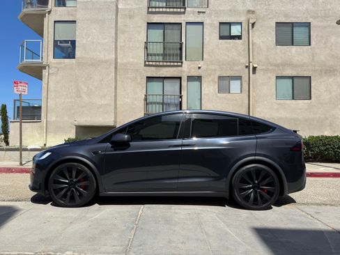 Used 2023 Tesla Model X Plaid image 14
