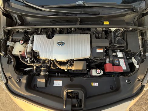 Used 2017 Toyota Prius Prime Advanced image 17