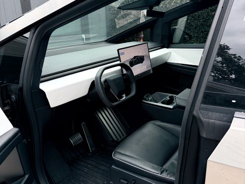 Used 2024 Tesla Cybertruck AWD Crew Cab image 2