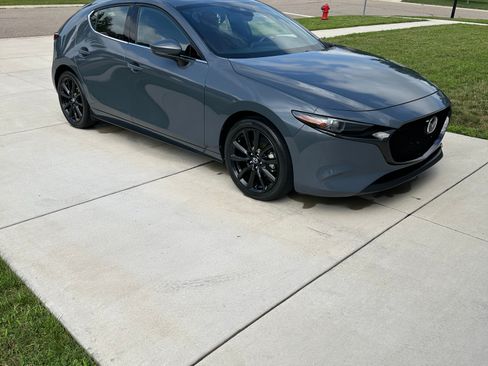 Used 2022 MAZDA MAZDA3 s FWD image 2
