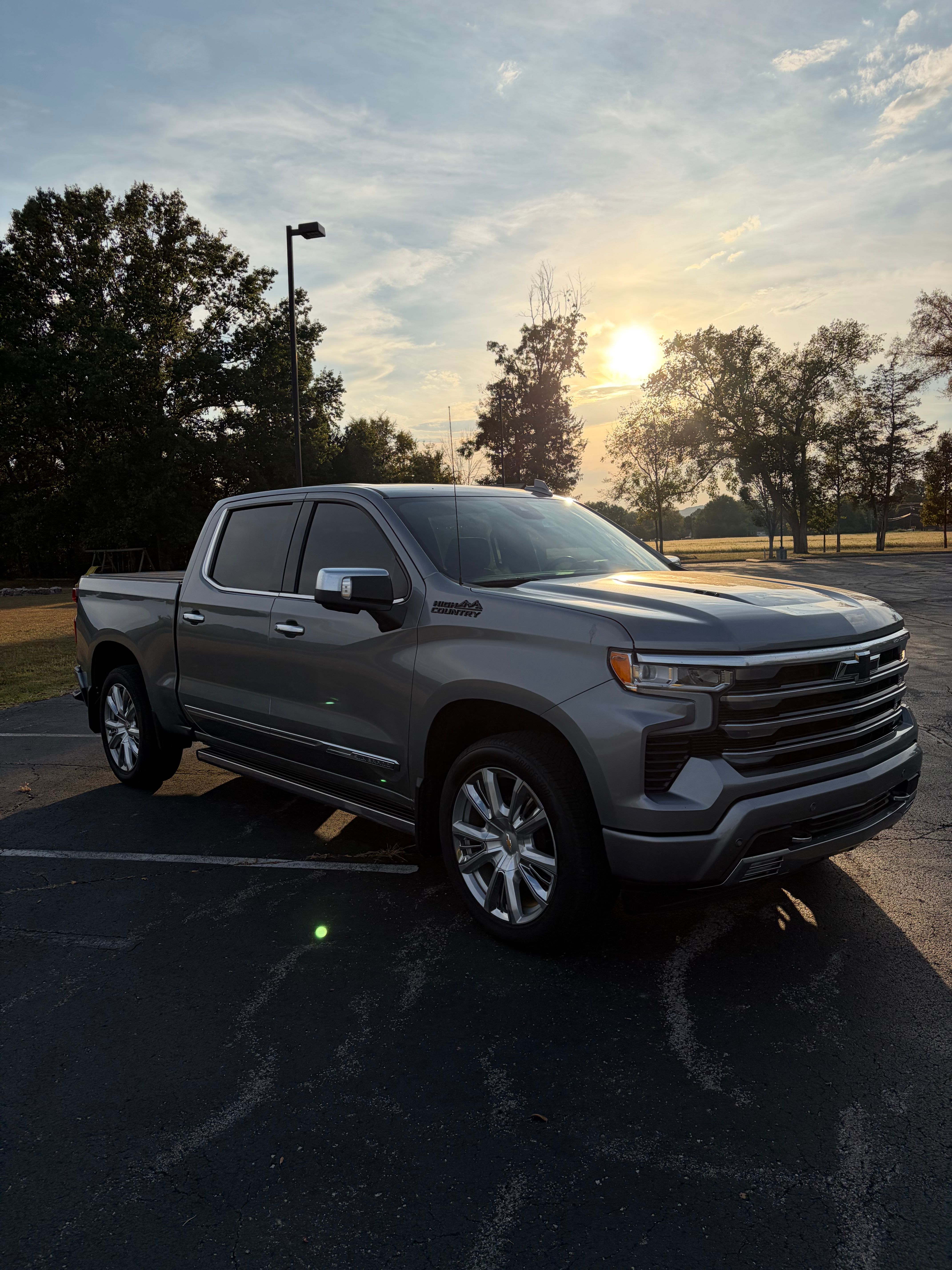 Used 2024 Chevrolet Silverado 1500 High Country w/ High Country Premium Package AWD/4WD image 4