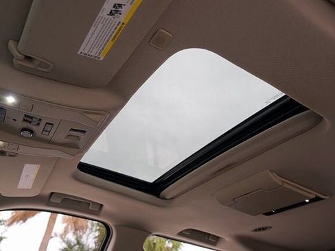 Used 2018 GMC Yukon XL Denali w/ Denali Ultimate Package image 14