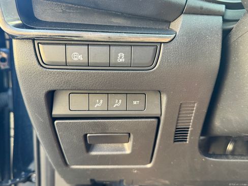 Used 2024 MAZDA MAZDA3 s FWD image 18
