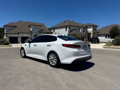 Used 2018 Kia Optima S FWD image 4