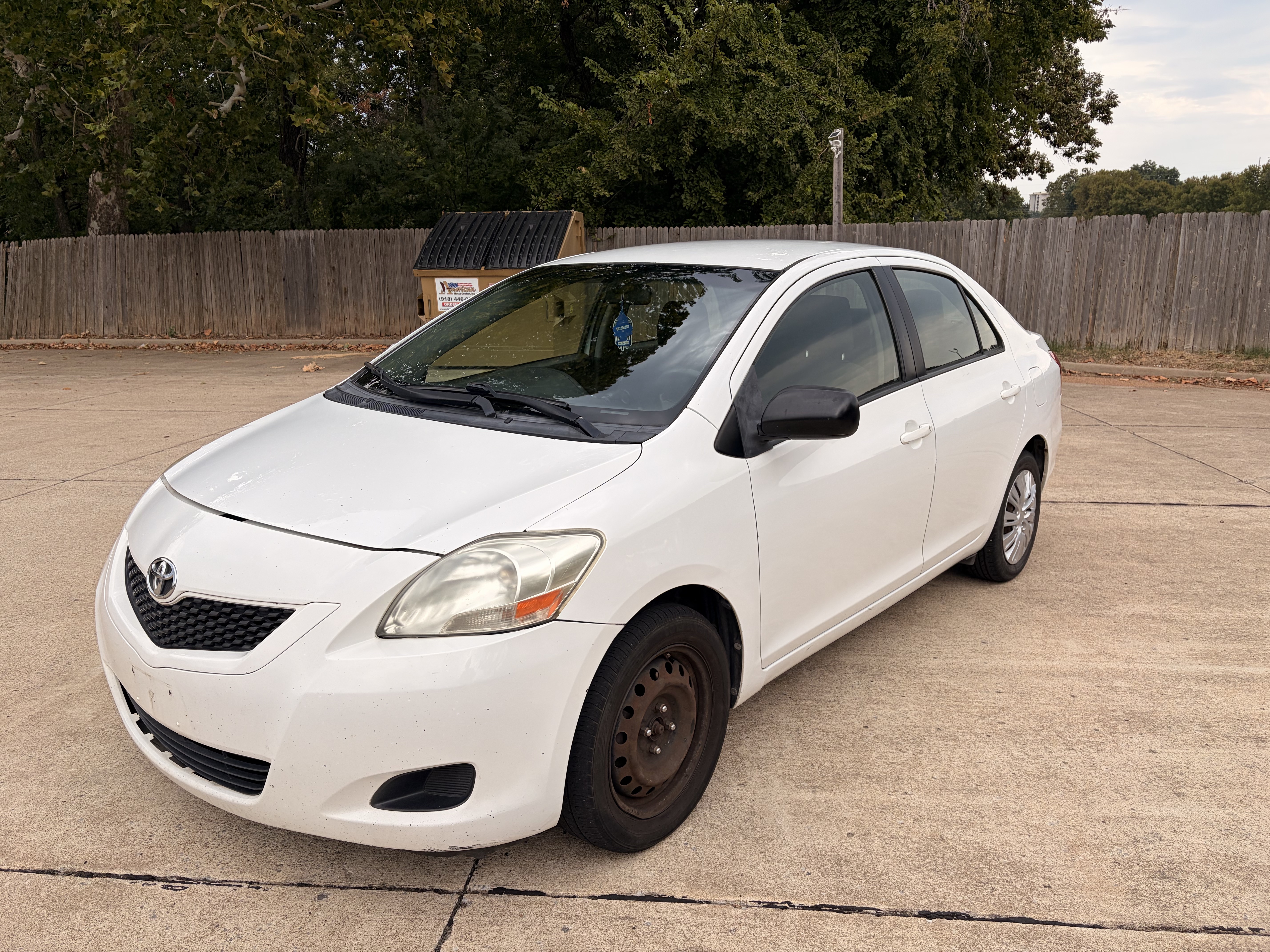 Used 2012 Toyota Yaris Sedan FWD image 4