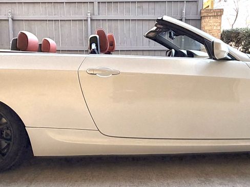 Used 2012 BMW 335i Convertible image 2