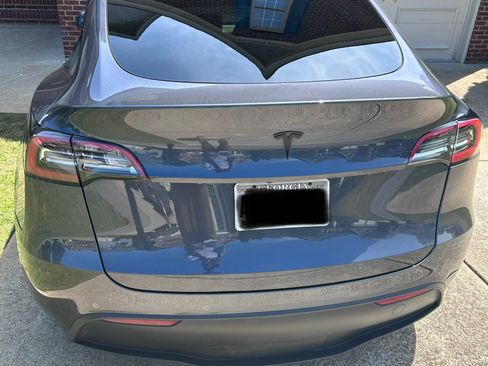 Used 2022 Tesla Model Y Long Range image 5