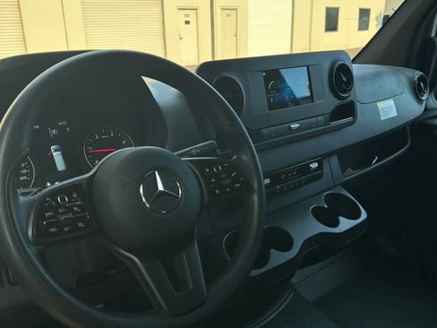 Used 2023 Mercedes-Benz Sprinter 2500 image 10