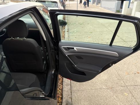 Used 2016 Volkswagen Golf S image 25