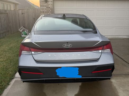 Used 2025 Hyundai Elantra SE image 5