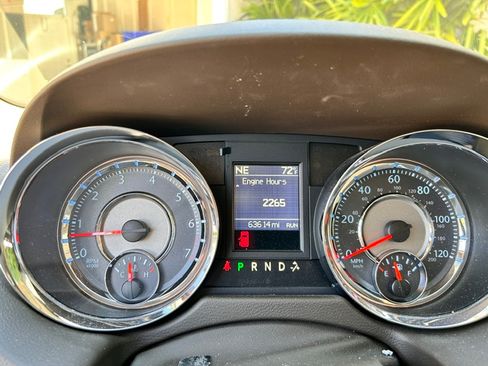 Used 2013 Chrysler Town & Country Touring-L w/ Entertainment Group #2 FWD image 6