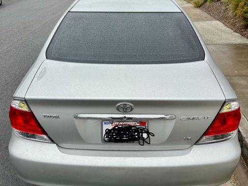 Used 2005 Toyota Camry LE image 16