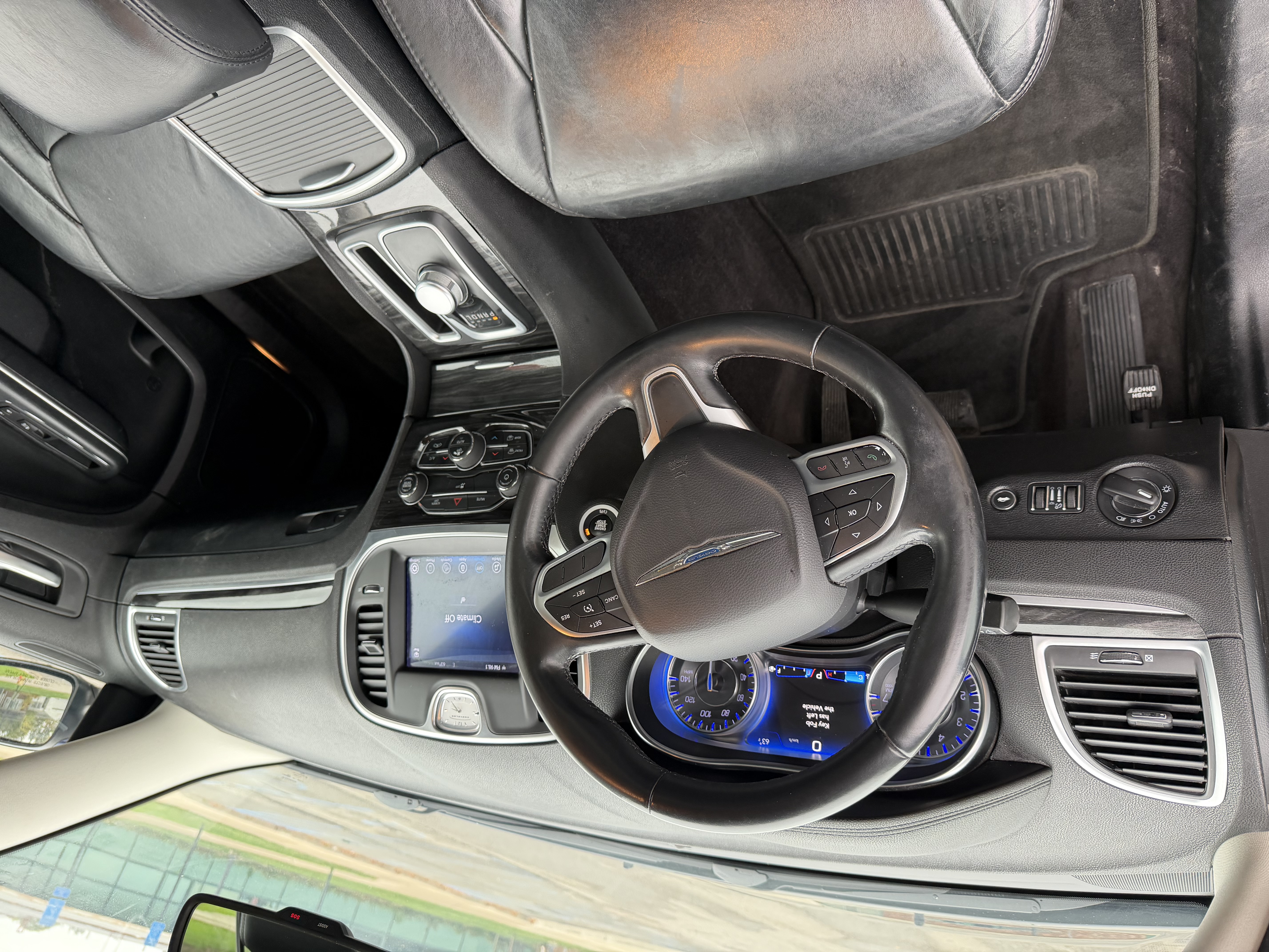 Used 2017 Chrysler 300 Limited RWD image 6