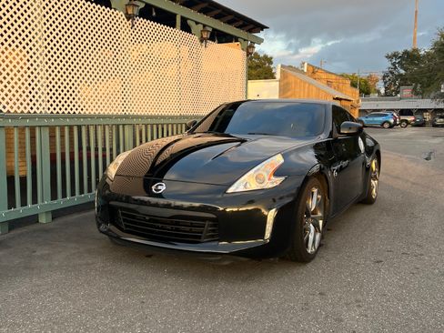 Used 2015 Nissan 370Z Coupe image 2
