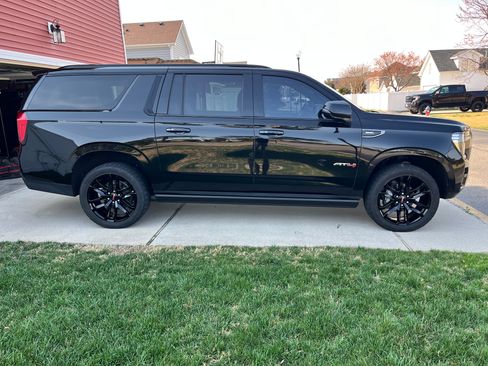Used 2022 GMC Yukon XL AT4 image 4