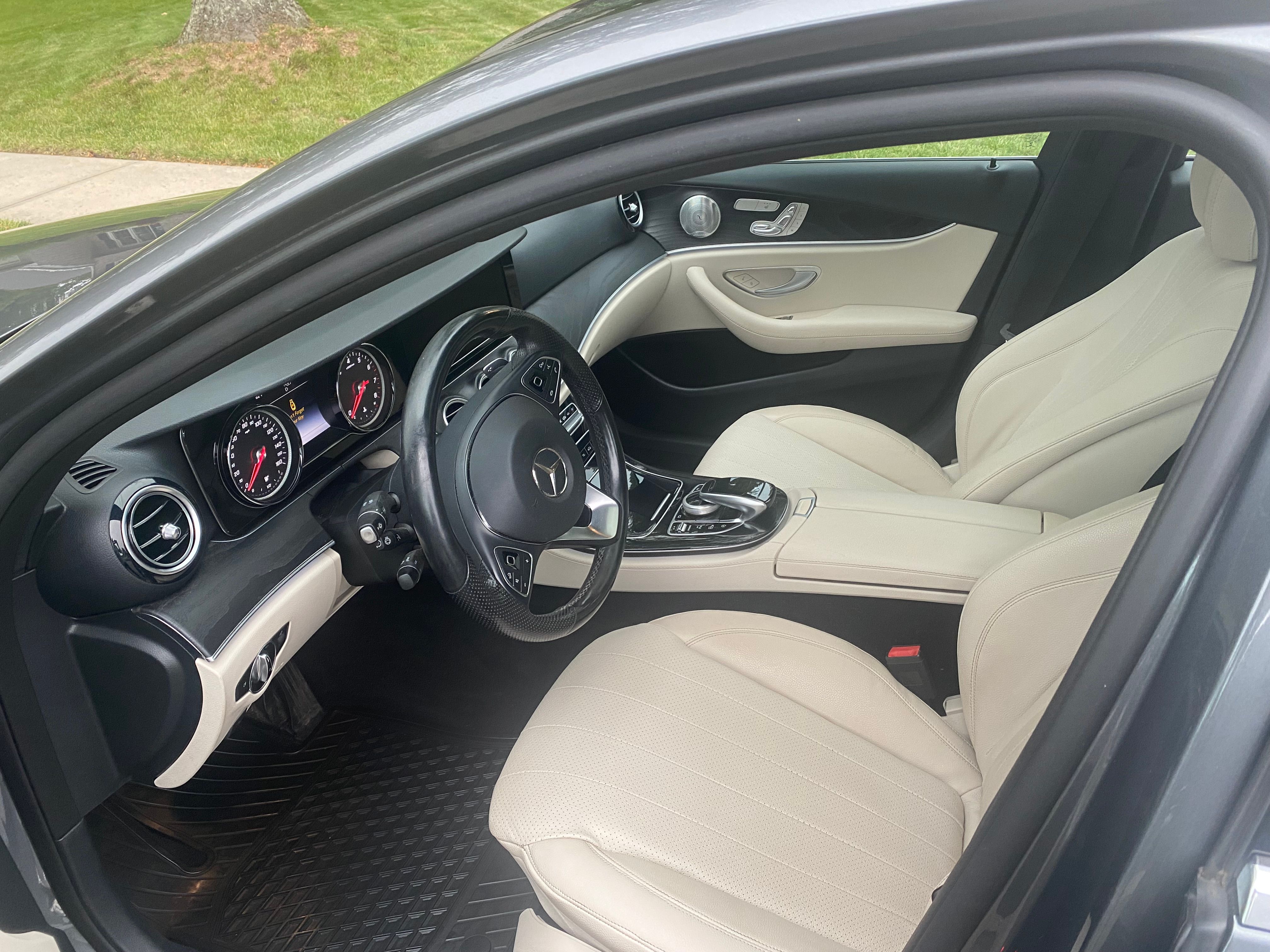 Used 2017 Mercedes-Benz E 300 4MATIC image 4