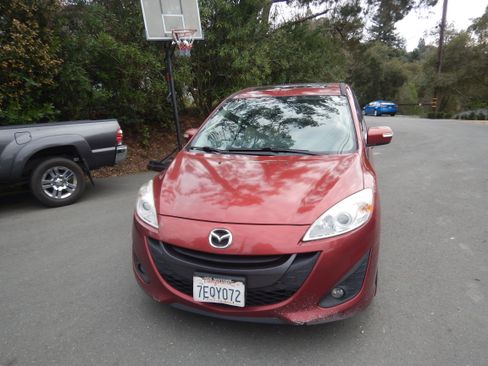 Used 2014 MAZDA MAZDA5 Grand Touring image 2