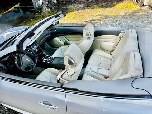 Used 2011 INFINITI G37 Sport w/ Premium Pkg RWD image 2