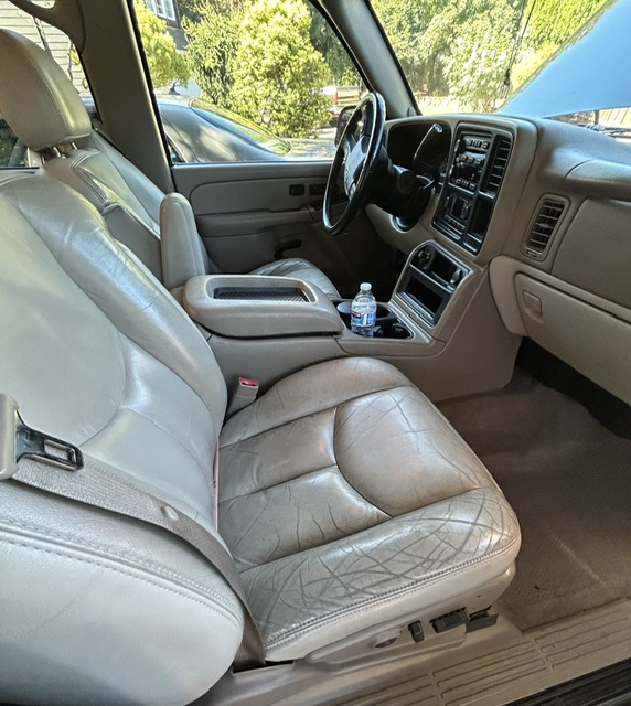 Used 2004 Chevrolet Suburban LT w/ Preferred Equipment Group AWD/4WD image 11