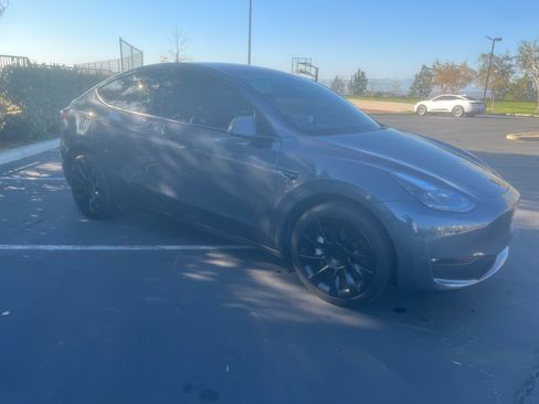 Used 2023 Tesla Model Y Long Range image 4