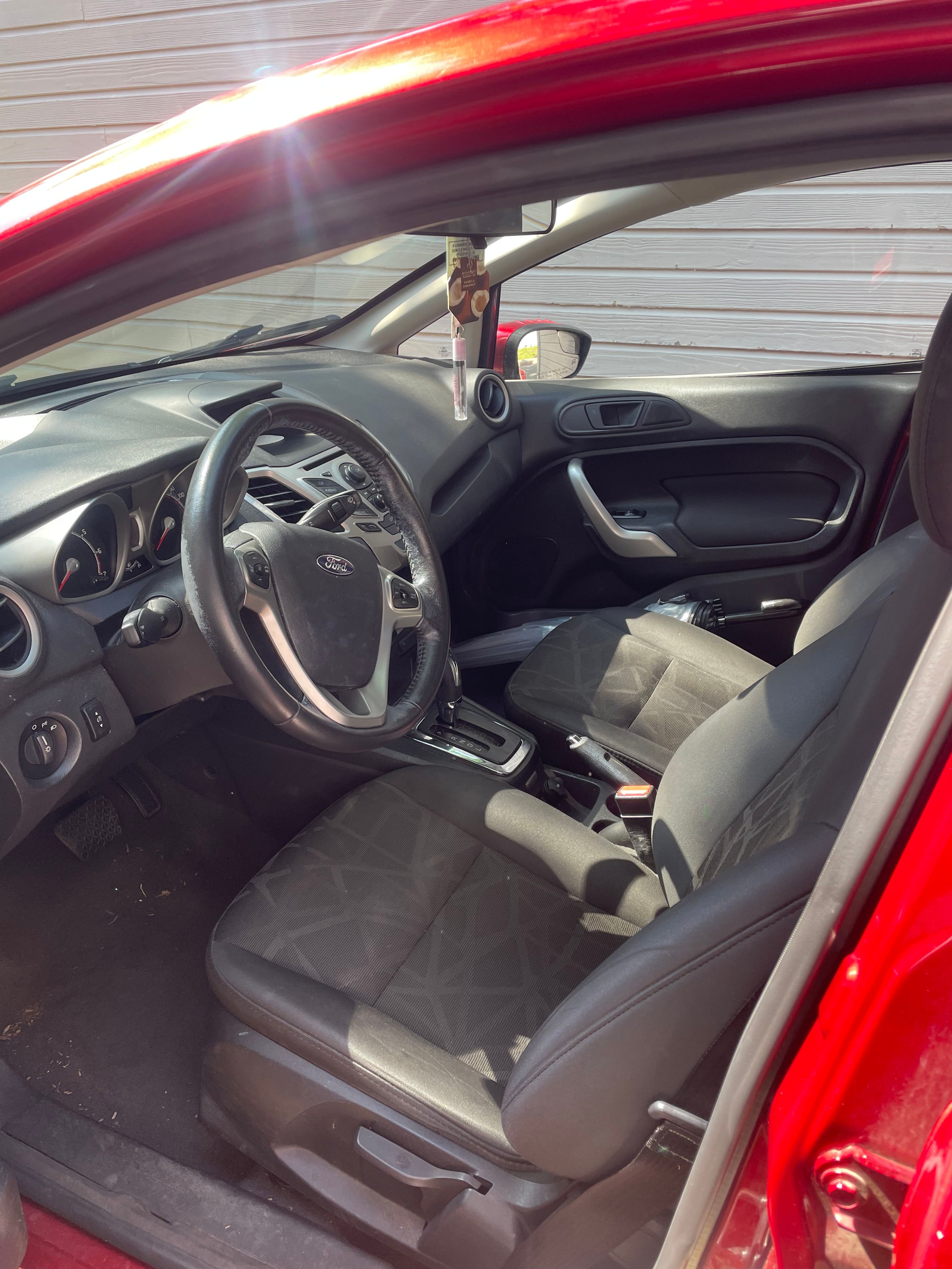 Used 2013 Ford Fiesta SE FWD image 7