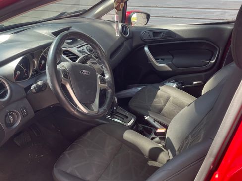 Used 2013 Ford Fiesta SE FWD image 7