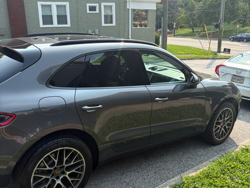 Used 2018 Porsche Macan Sport Edition AWD/4WD image 12