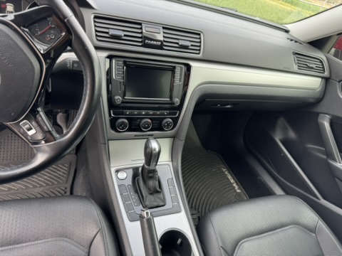Used 2019 Volkswagen Passat 2.0T Wolfsburg w/ Wheels & Sunroof Package FWD image 9
