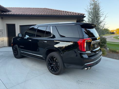 Used 2021 GMC Yukon Denali w/ Denali Premium Package AWD/4WD image 4
