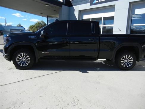 Used 2022 GMC Sierra 1500 AT4 w/ AT4 Premium Package AWD/4WD image 1