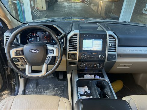 Used 2017 Ford F250 Lariat w/ Lariat Ultimate Package AWD/4WD image 13