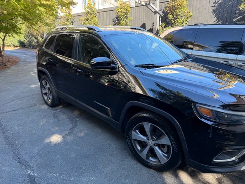 Used 2019 Jeep Cherokee Limited w/ Luxury Group image 2