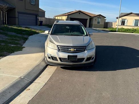 Used 2015 Chevrolet Traverse LT w/ Style and Technology Package image 4