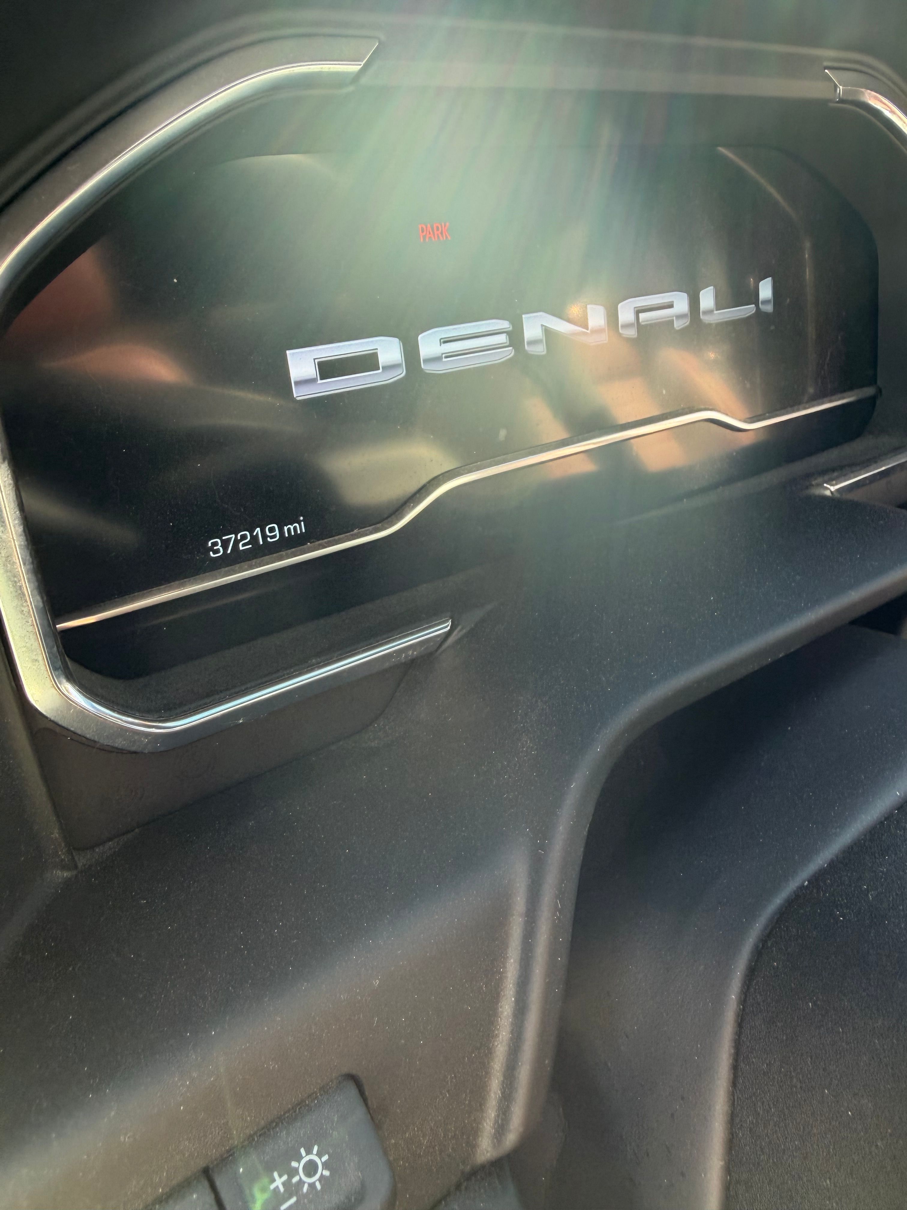 Used 2025 GMC Sierra 2500 Denali Ultimate AWD/4WD image 5