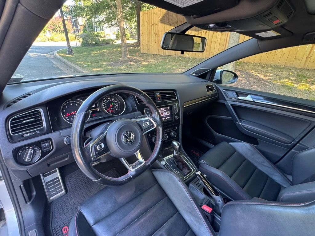 Used 2015 Volkswagen GTI SE FWD image 10
