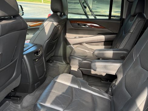 Used 2015 Cadillac Escalade ESV Luxury image 13
