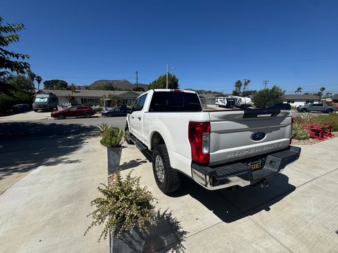 Used 2017 Ford F250 Lariat w/ Chrome Package AWD/4WD image 4