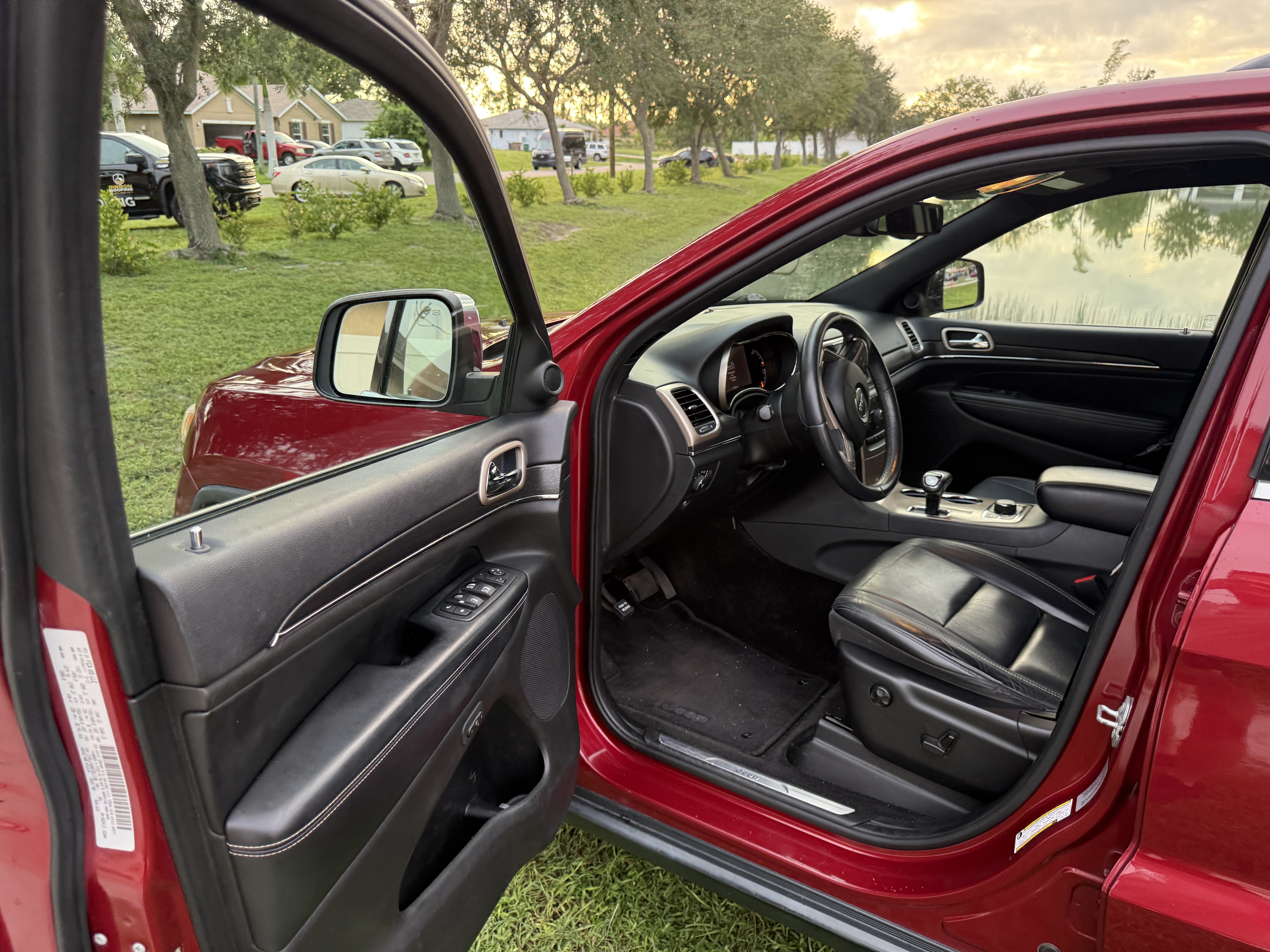 Used 2015 Jeep Grand Cherokee Limited AWD/4WD image 6