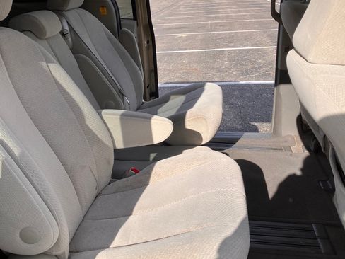 Used 2011 Toyota Sienna LE w/ Towing Pkg FWD image 8