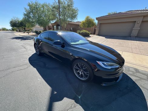 Used 2021 Tesla Model S Plaid image 4