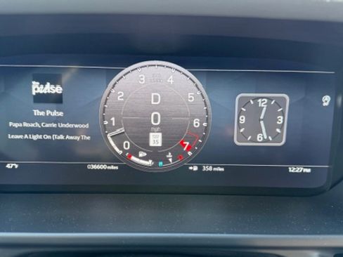 Used 2024 Land Rover Defender 110 X-Dynamic SE image 9