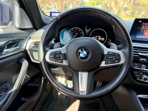 Used 2019 BMW M550i xDrive w/ Dynamic Handling Package image 21