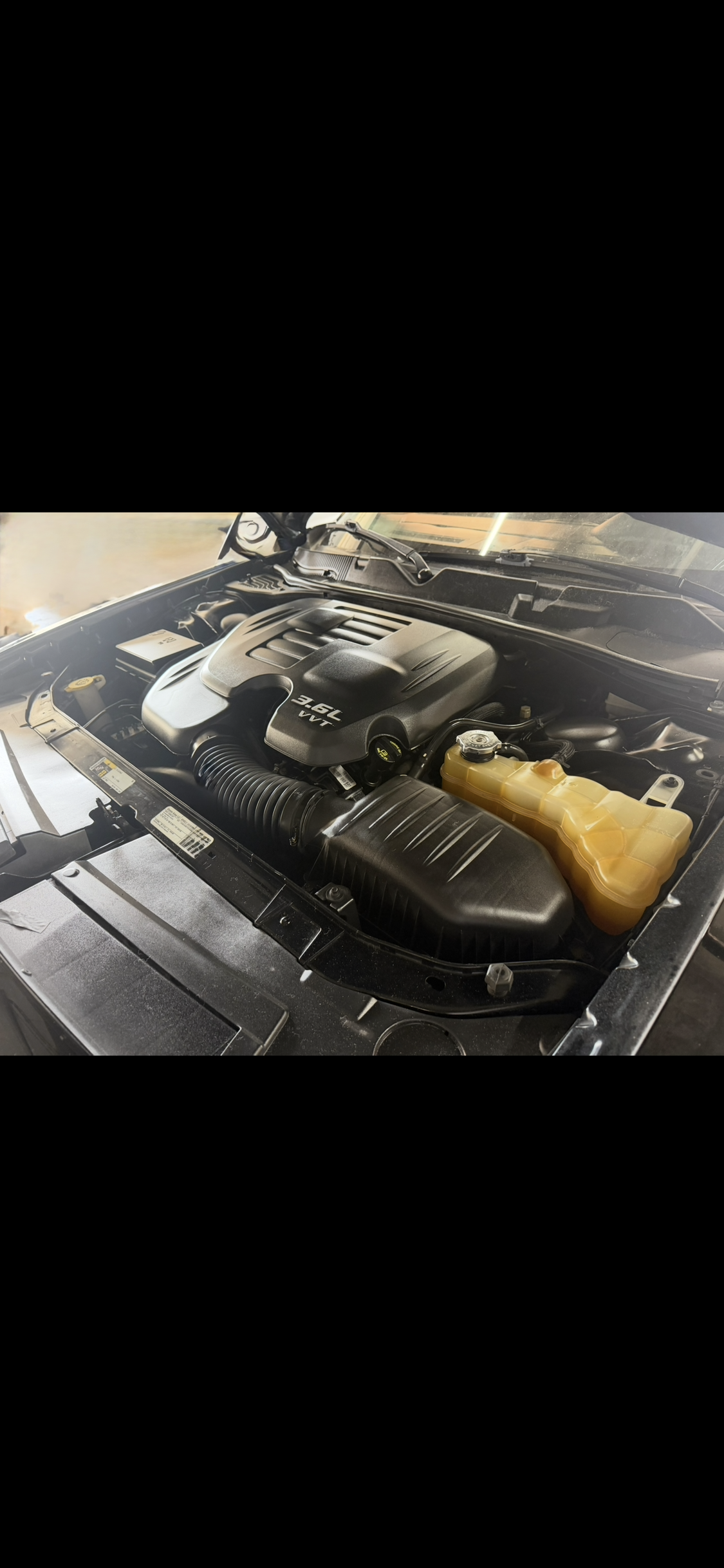 Used 2014 Dodge Challenger SXT RWD image 2