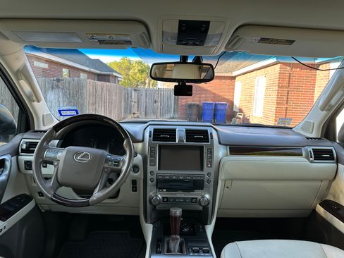 Used 2017 Lexus GX 460 image 11