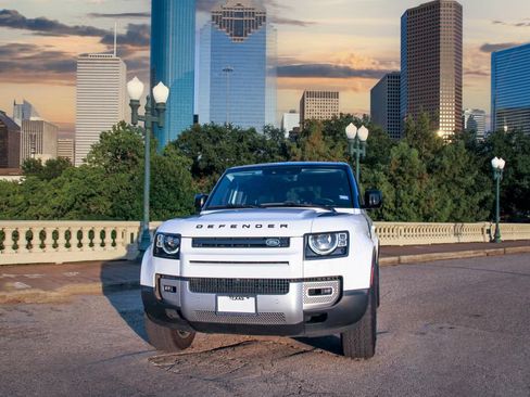 Used 2021 Land Rover Defender 110 SE image 16