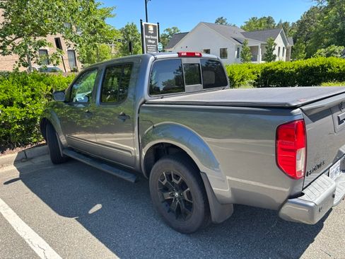 Used 2021 Nissan Frontier SV w/ Midnight Edition Floor Mats AWD/4WD image 4
