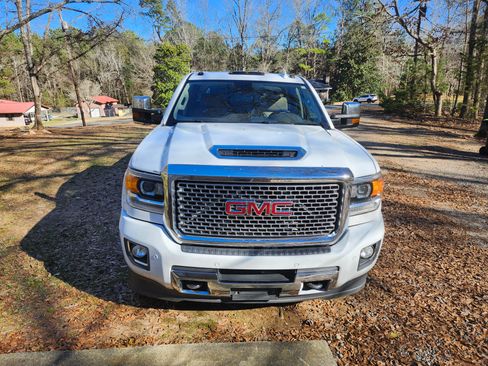 Used 2017 GMC Sierra 2500 Denali w/ Duramax Plus Package image 1