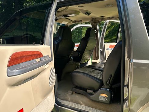 Used 2005 Ford Excursion Eddie Bauer image 13