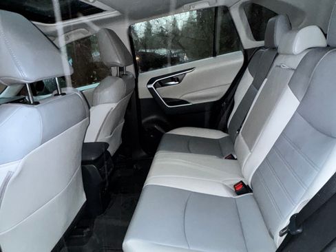 Used 2021 Toyota RAV4 XLE Premium image 4